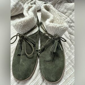 Koolaburra Uggs Isana Olive Suede Winter Boots